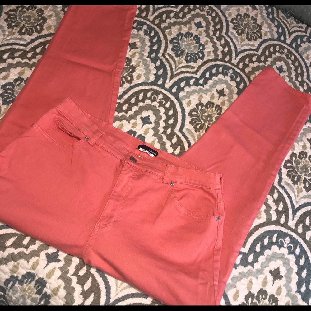 Lee Classic Fit Strait Leg Jeans in Salmon Pink